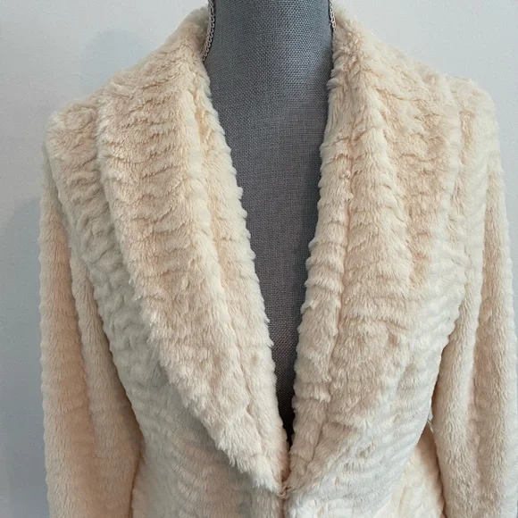 Forever 21 Cream Faux Fur Jacket - Picture 8 of 12